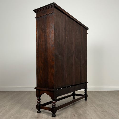 ANTIQUE 20TH CENTURY JACOBEAN STYLE OAK DISPLAY CABINET - ADDITIONAL PHOTO 5