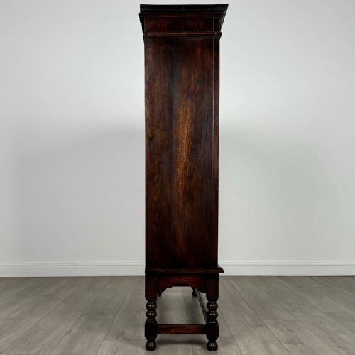 ANTIQUE 20TH CENTURY JACOBEAN STYLE OAK DISPLAY CABINET - ADDITIONAL PHOTO 7