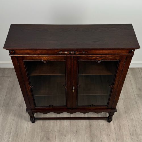 ANTIQUE 20TH CENTURY JACOBEAN STYLE OAK DISPLAY CABINET - ADDITIONAL PHOTO 9