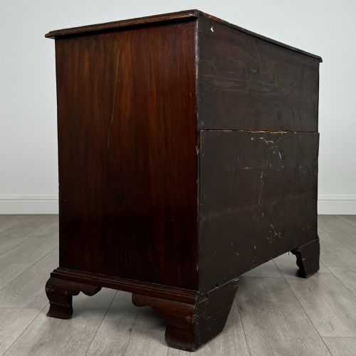ANTIQUE 18TH CENTURY SMALL CHEST OF DRAWERS IN MAHOGANY - ADDITIONAL PHOTO 4