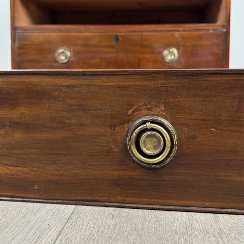 ANTIQUE 18TH CENTURY SMALL CHEST OF DRAWERS IN MAHOGANY - ADDITIONAL PHOTO 10