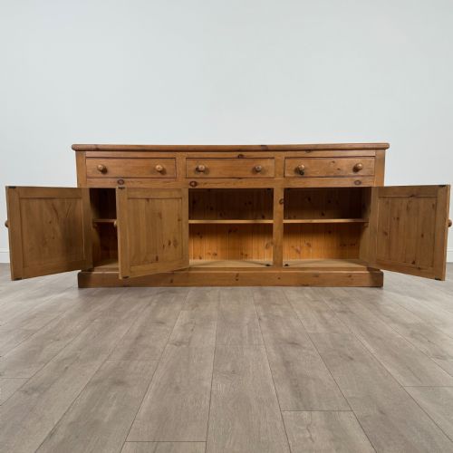 VINTAGE 20TH CENTURY FINE QUALITY LARGE SIDEBOARD IN PINE - ADDITIONAL PHOTO 1