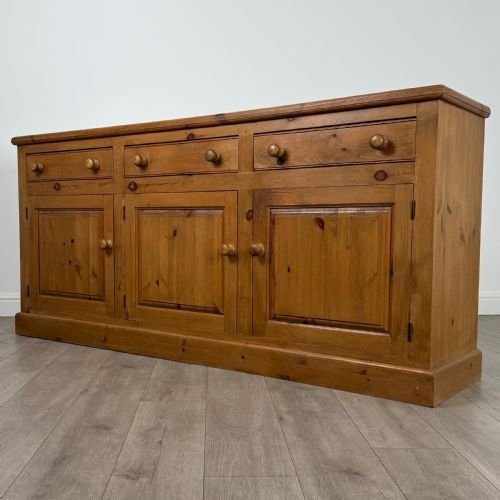VINTAGE 20TH CENTURY FINE QUALITY LARGE SIDEBOARD IN PINE - ADDITIONAL PHOTO 2