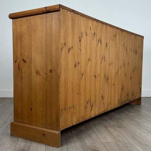 VINTAGE 20TH CENTURY FINE QUALITY LARGE SIDEBOARD IN PINE - ADDITIONAL PHOTO 4