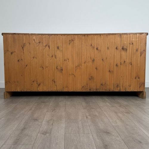 VINTAGE 20TH CENTURY FINE QUALITY LARGE SIDEBOARD IN PINE - ADDITIONAL PHOTO 5