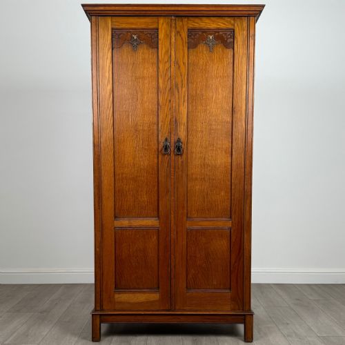 antique 20th century good quality fitted wardrobe in oak - CATEGORY: ANTIQUE CUPBOARDS - DATED EDWARDIAN