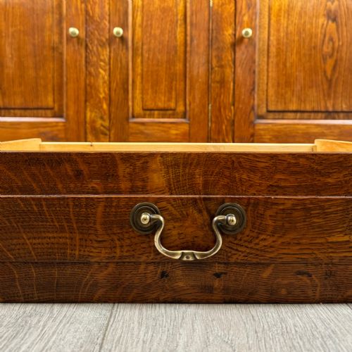 ANTIQUE 20TH CENTURY FINE QUALITY DRESSER IN OAK - ADDITIONAL PHOTO 11