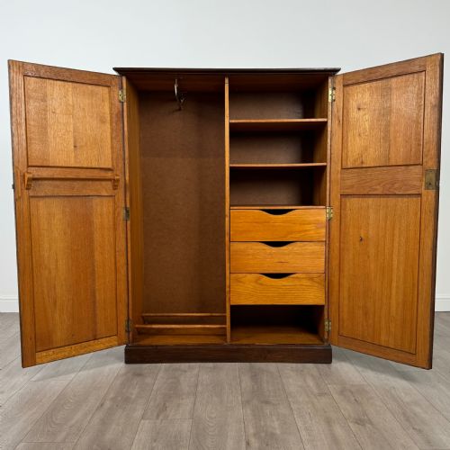 ANTIQUE 20TH CENTURY SMALL OAK WARDROBE OF GOOD QUALITY - ADDITIONAL PHOTO 1