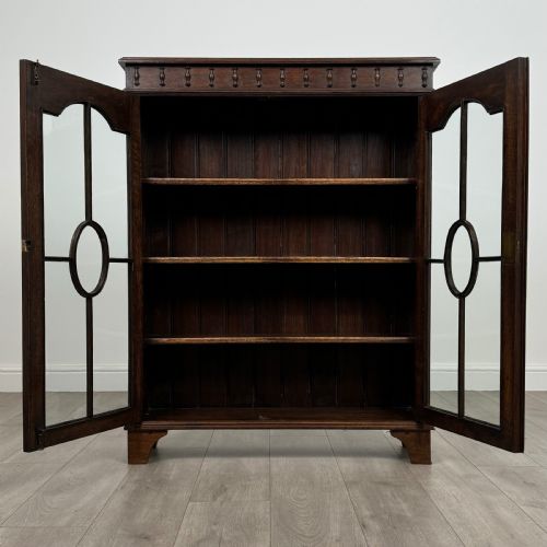 ANTIQUE 20TH CENTURY DISPLAY CABINET IN OAK - ADDITIONAL PHOTO 1