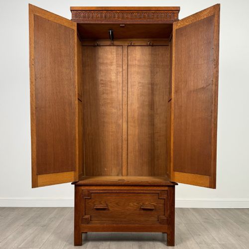 ANTIQUE 20TH CENTURY GOOD QUALITY WARDROBE IN OAK - ADDITIONAL PHOTO 1