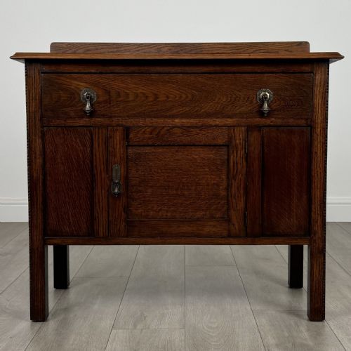 antique 20th century good quality cupboard in oak - CATEGORY: ANTIQUE SIDEBOARDS - DATED EDWARDIAN