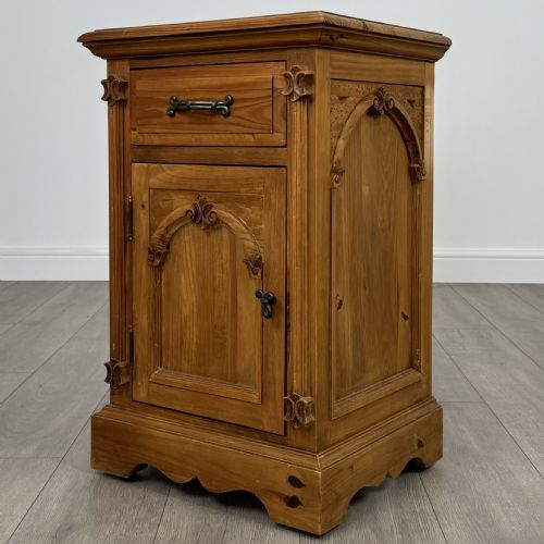 VINTAGE 20TH CENTURY PAIR OF GOTHIC STYLE BEDSIDE CABINETS - ADDITIONAL PHOTO 3
