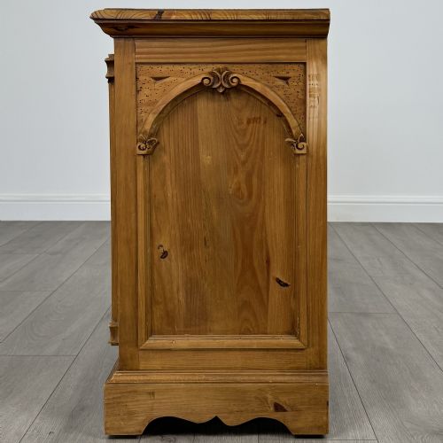 VINTAGE 20TH CENTURY PAIR OF GOTHIC STYLE BEDSIDE CABINETS - ADDITIONAL PHOTO 7