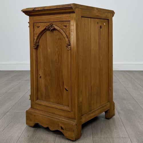 VINTAGE 20TH CENTURY PAIR OF GOTHIC STYLE BEDSIDE CABINETS - ADDITIONAL PHOTO 8