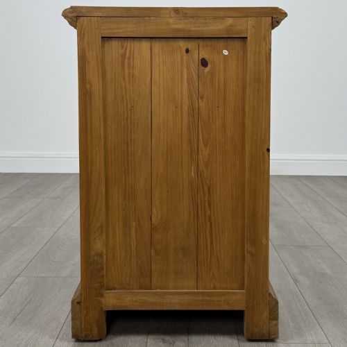 VINTAGE 20TH CENTURY PAIR OF GOTHIC STYLE BEDSIDE CABINETS - ADDITIONAL PHOTO 9