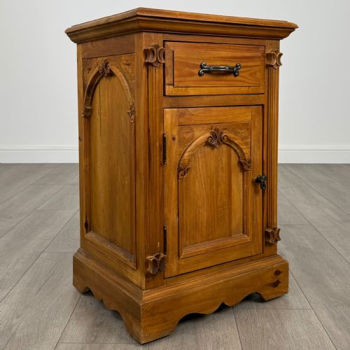 VINTAGE 20TH CENTURY PAIR OF GOTHIC STYLE BEDSIDE CABINETS - ADDITIONAL PHOTO 12