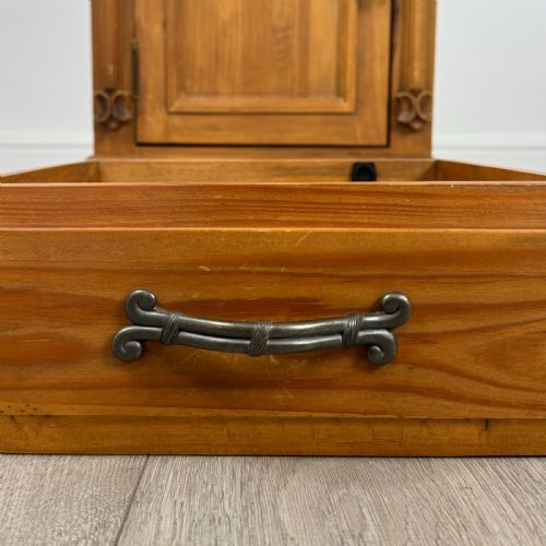 VINTAGE 20TH CENTURY PAIR OF GOTHIC STYLE BEDSIDE CABINETS - ADDITIONAL PHOTO 15