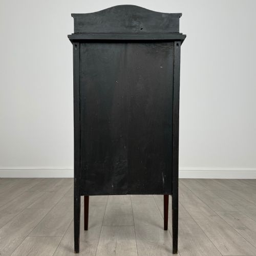 ANTIQUE 20TH CENTURY SERPENTINE DISPLAY CABINET IN MAHOGANY - ADDITIONAL PHOTO 5