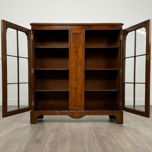 ANTIQUE 20TH CENTURY DISPLAY CABINET IN MAHOGANY - ADDITIONAL PHOTO 1