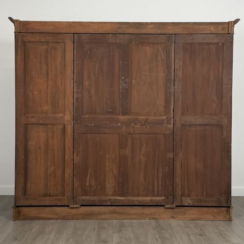 ANTIQUE 19TH CENTURY FINE QUALITY LARGE MAHOGANY WARDROBE - ADDITIONAL PHOTO 7