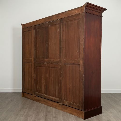 ANTIQUE 19TH CENTURY FINE QUALITY LARGE MAHOGANY WARDROBE - ADDITIONAL PHOTO 8