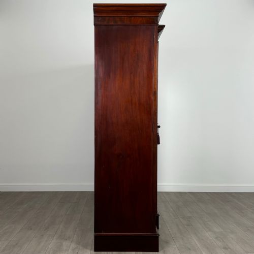 ANTIQUE 19TH CENTURY FINE QUALITY LARGE MAHOGANY WARDROBE - ADDITIONAL PHOTO 9