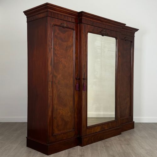 ANTIQUE 19TH CENTURY FINE QUALITY LARGE MAHOGANY WARDROBE - ADDITIONAL PHOTO 10