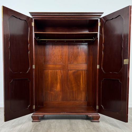 ANTIQUE 19TH CENTURY FINE QUALITY WARDROBE IN MAHOGANY - ADDITIONAL PHOTO 1