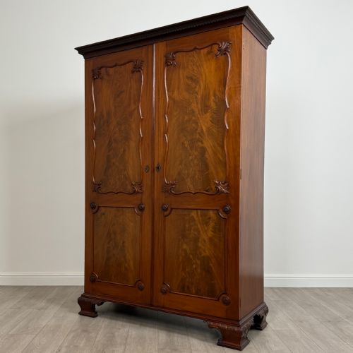 ANTIQUE 19TH CENTURY FINE QUALITY WARDROBE IN MAHOGANY - ADDITIONAL PHOTO 2