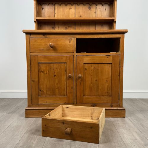 VINTAGE 20TH CENTURY GOOD QUALITY PINE DRESSER - ADDITIONAL PHOTO 11