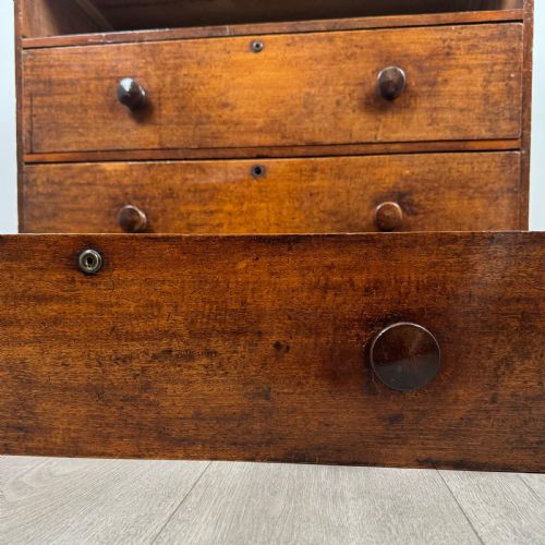 ANTIQUE 18TH CENTURY FINE QUALITY CHEST OF DRAWERS IN MAHOGANY - ADDITIONAL PHOTO 10