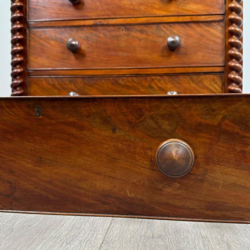 ANTIQUE 19TH CENTURY FINE QUALITY CHEST OF DRAWERS IN MAHOGANY - ADDITIONAL PHOTO 11