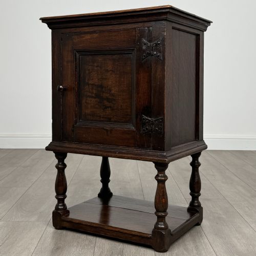ANTIQUE 18TH CENTURY FINE QUALITY SMALL OAK CUPBOARD - ADDITIONAL PHOTO 2