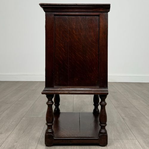 ANTIQUE 18TH CENTURY FINE QUALITY SMALL OAK CUPBOARD - ADDITIONAL PHOTO 3