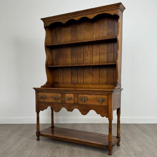 ANTIQUE 20TH CENTURY FINE QUALITY DRESSER IN OAK - ADDITIONAL PHOTO 1