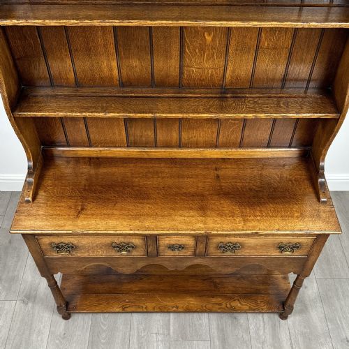 ANTIQUE 20TH CENTURY FINE QUALITY DRESSER IN OAK - ADDITIONAL PHOTO 8