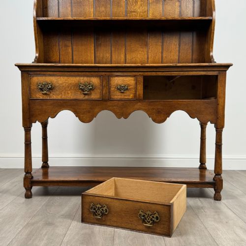 ANTIQUE 20TH CENTURY FINE QUALITY DRESSER IN OAK - ADDITIONAL PHOTO 9