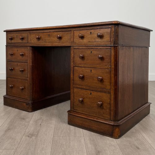 ANTIQUE 19TH CENTURY PEDESTAL DESK IN OAK - ADDITIONAL PHOTO 1