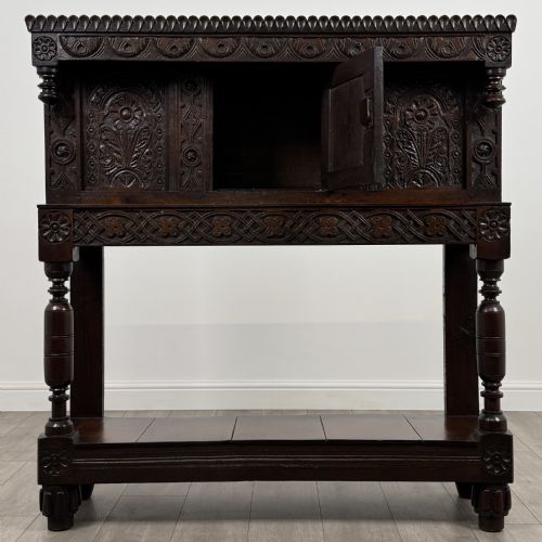 ANTIQUE 17TH CENTURY FINE QUALITY CARVED OAK CUPBOARD - ADDITIONAL PHOTO 1