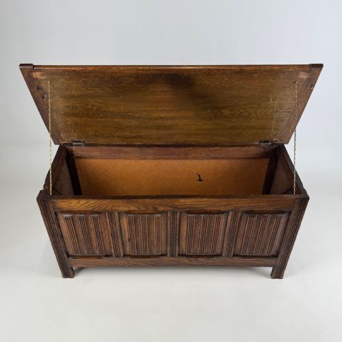 ANTIQUE 20TH CENTURY CARVED OAK BLANKET BOX - ADDITIONAL PHOTO 9