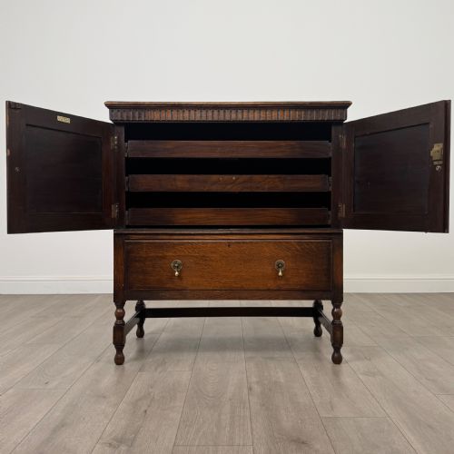 ANTIQUE 20TH CENTURY GOOD QUALITY FITTED CUPBOARD IN OAK - ADDITIONAL PHOTO 1