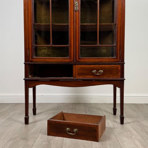 ANTIQUE 20TH CENTURY INLAID DISPLAY CABINET IN MAHOGANY - ADDITIONAL PHOTO 11