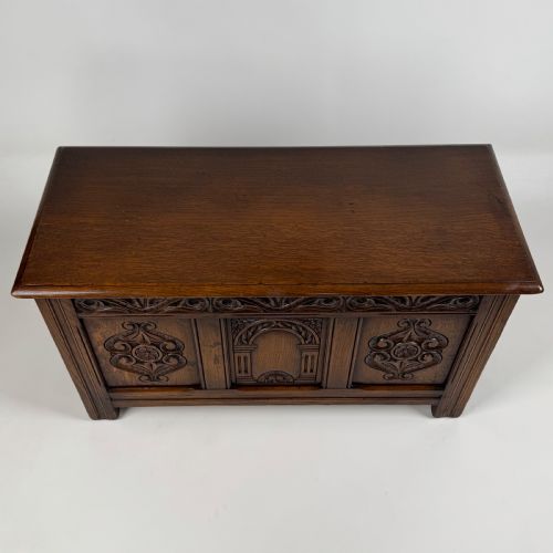 ANTIQUE 20TH CENTURY GOOD QUALITY CARVED OAK BLANKET BOX - ADDITIONAL PHOTO 8