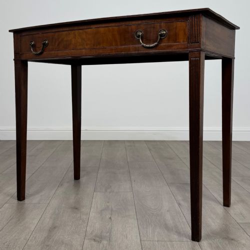 ANTIQUE 19TH CENTURY BOW FRONT WRITING TABLE IN MAHOGANY - ADDITIONAL PHOTO 1