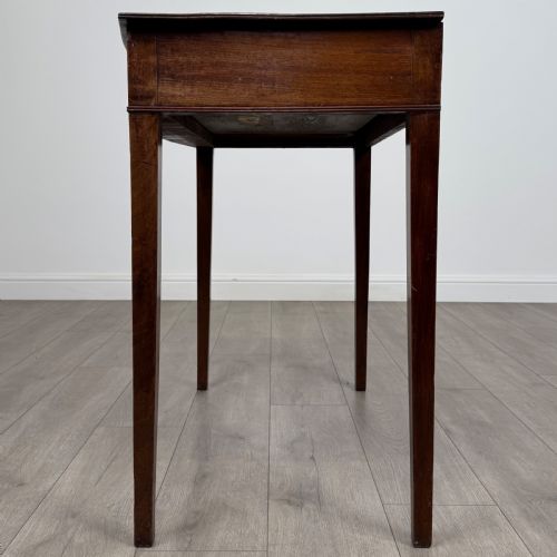 ANTIQUE 19TH CENTURY BOW FRONT WRITING TABLE IN MAHOGANY - ADDITIONAL PHOTO 2