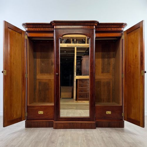 ANTIQUE 19TH CENTURY FINE QUALITY WARDROBE IN MAHOGANY - ADDITIONAL PHOTO 1