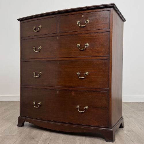 ANTIQUE 19TH CENTURY BOW FRONT CHEST OF DRAWERS IN MAHOGANY - ADDITIONAL PHOTO 1