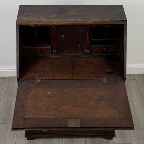 ANTIQUE 19TH CENTURY GOOD QUALITY SMALL OAK BUREAU - ADDITIONAL PHOTO 10