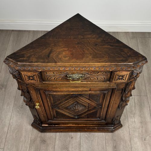 ANTIQUE 19TH CENTURY SMALL CARVED OAK CORNER CABINET - ADDITIONAL PHOTO 3