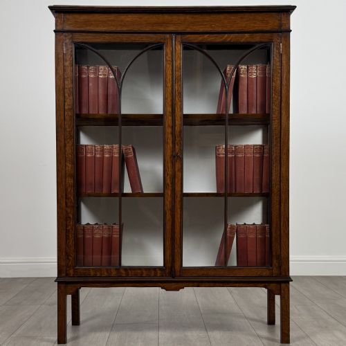 antique 20th century good quality display cabinet in oak - CATEGORY: ANTIQUE BOOKCASES - DATED EDWARDIAN